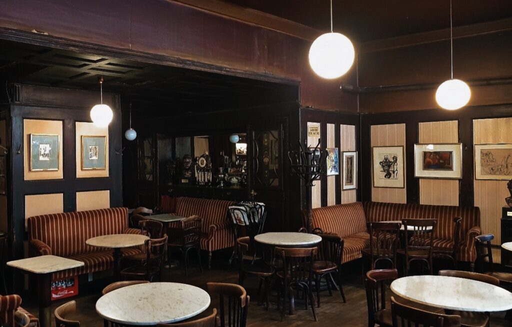 café hawelka, die besten kaffeegäuser in wien, wien im winter