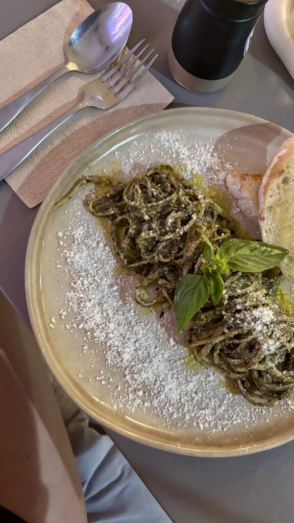 kyro café, vegane & vegetarische restaurants in moalboal