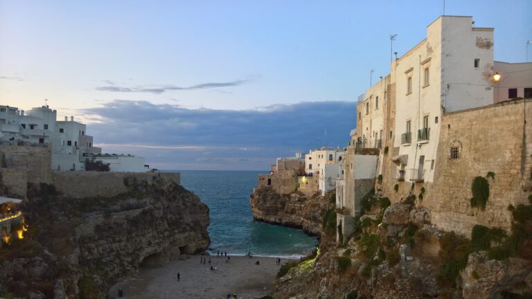 apulia, polignano a mare, reiseziele valentinstag