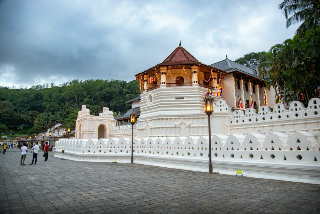 kandy zahntempel. sri lanka reiseroute